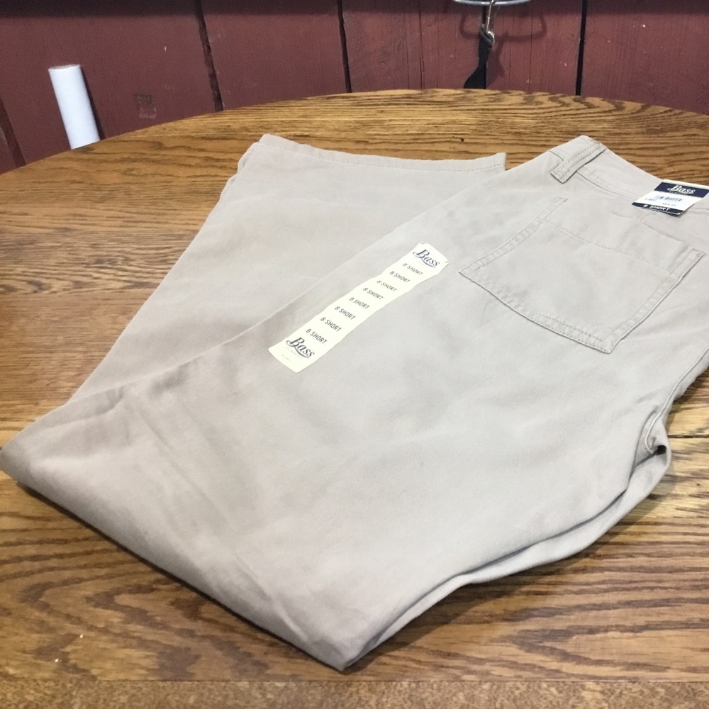 BASS Women’s Khakis size 8 Short